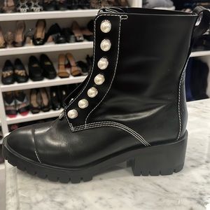 Worn 1x combat boots with pearls